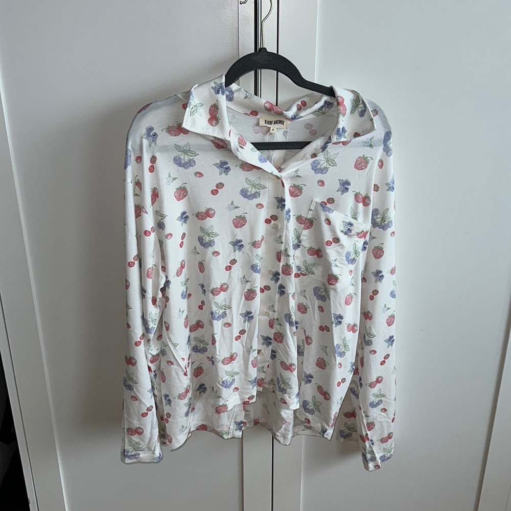 Djerf Avenue Go Slow Pajama top in Summer Berries, size small